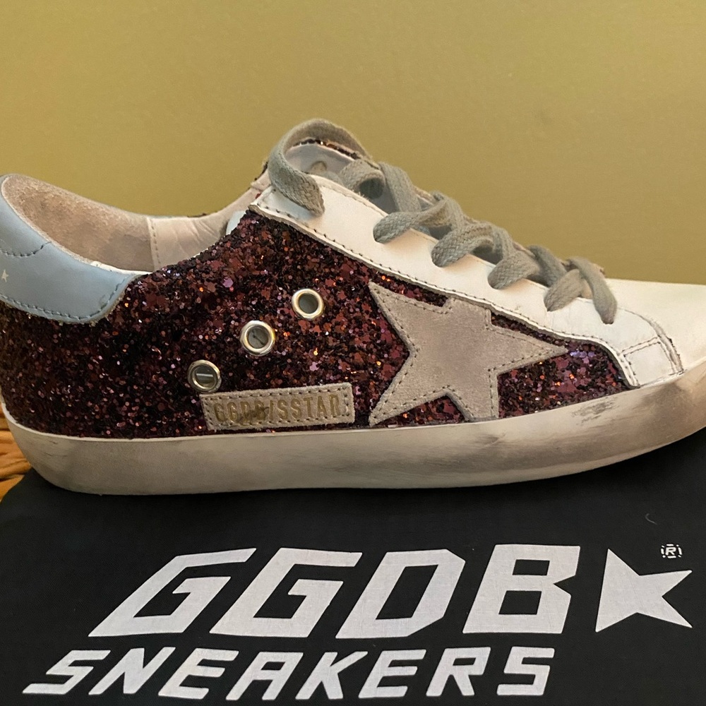 **GOLDEN GOOSE**